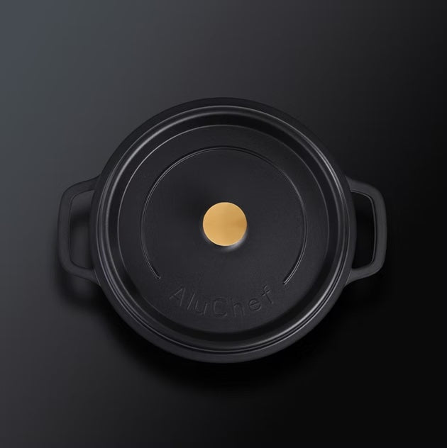 AluChef Round Casserole 24cm - Matte Black with Gold Knob